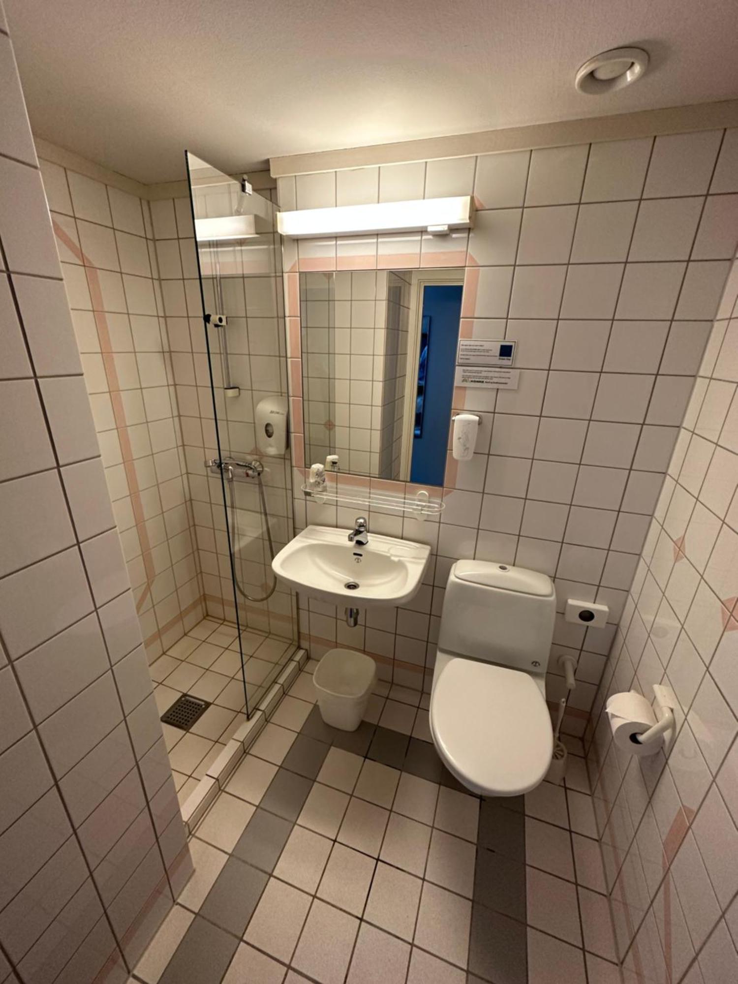 Honne Hotell Biri Szoba fotó